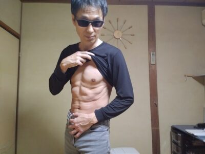 腹筋を割るためには