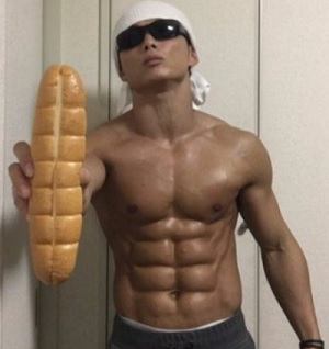割れた腹筋
