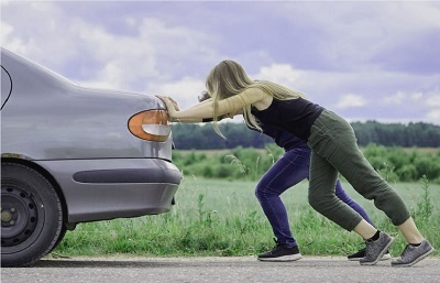 ガス欠の車